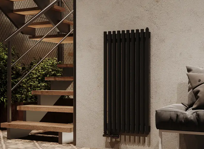 Трубчатый радиатор с круглой трубой 32 мм GUARDO TORRE 3D высотой 1000 мм, 82 мм шириной, 2 секции, нижнее в крайних секциях подключение, 3D-1000-02 BK-GOR R9005(G) черный глянец