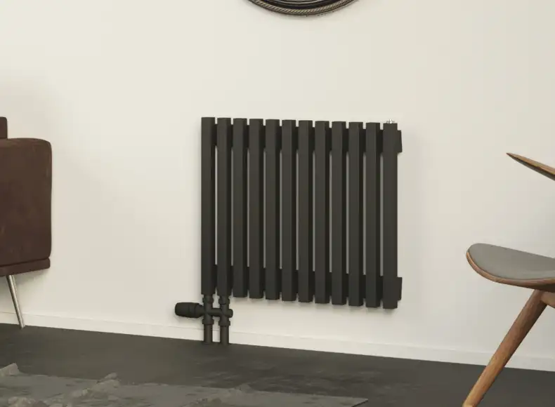 Трубчатый радиатор с квадратным профилем 30х30 GUARDO RETTA 3P 600 мм высотой, 130 мм шириной, 3 секции, боковое подключение, 3P-0600-03 BK-VER RAL9005 черный глянец