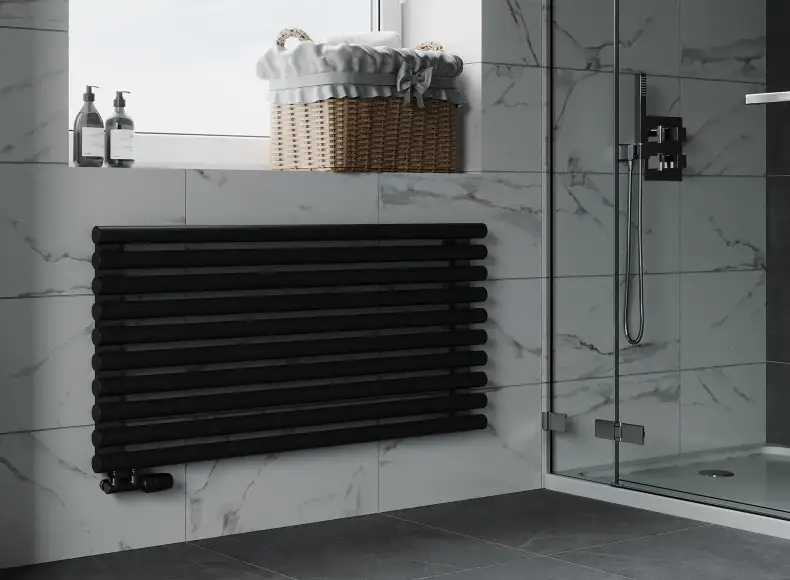 Трубчатый радиатор с круглой трубой 42 мм GUARDO TORRE 4D 564 мм высотой, 400 мм шириной, 10 секций, нижнее по краям подключение, 4D-0400-10 BK-VER R9005(G) черный глянец