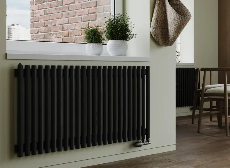 Трубчатый радиатор с круглой трубой 32 мм GUARDO TORRE 3D высотой 700 мм, 82 мм шириной, 2 секции, нижнее в крайних секциях подключение, 3D-0700-02 BK-GOR R9005(G) черный глянец